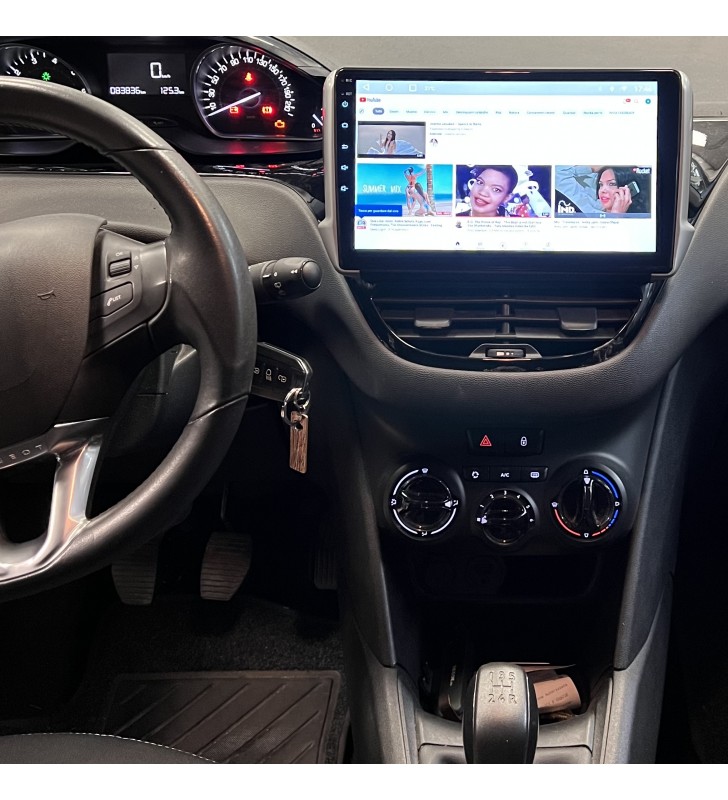 Peugeot 208 | Car Tablet | Audio Elite