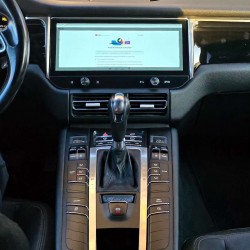 Android Apple Car  Porsche Macan